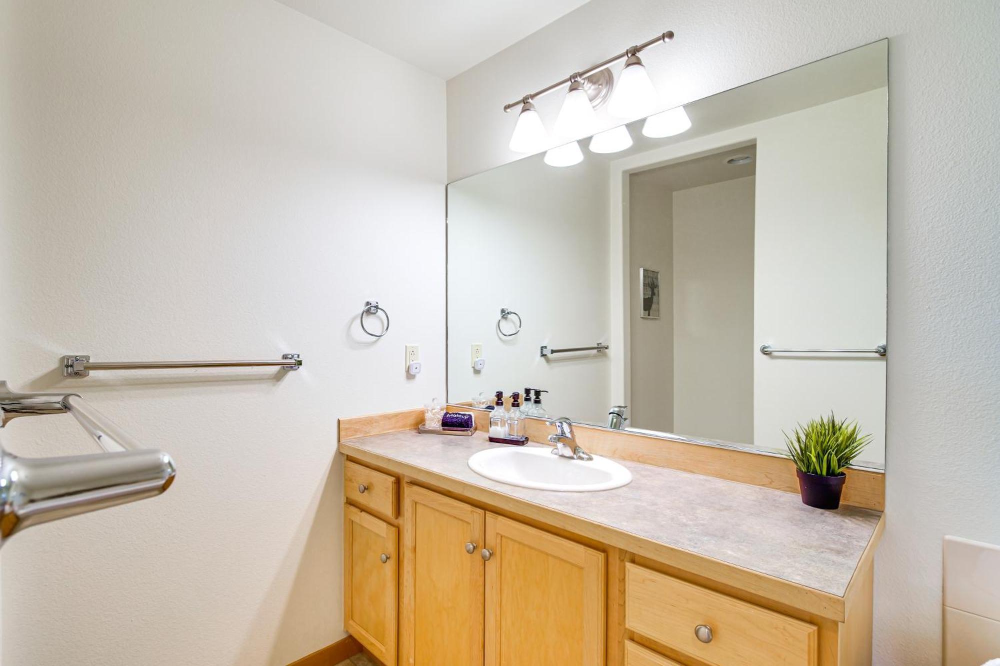 Klamath Falls Getaway With Pool And Hot Tub Access! Kültér fotó